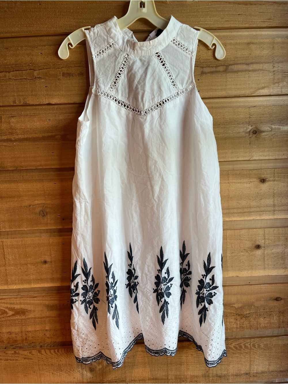 J ROBERTS - White Sleeveless Eyelet Midi Dress with Navy Floral Embroidery